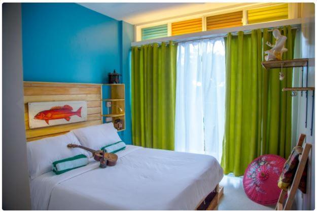 Flotsam And Jetsam Artist Beach Hostel Σαν Χουάν Εξωτερικό φωτογραφία