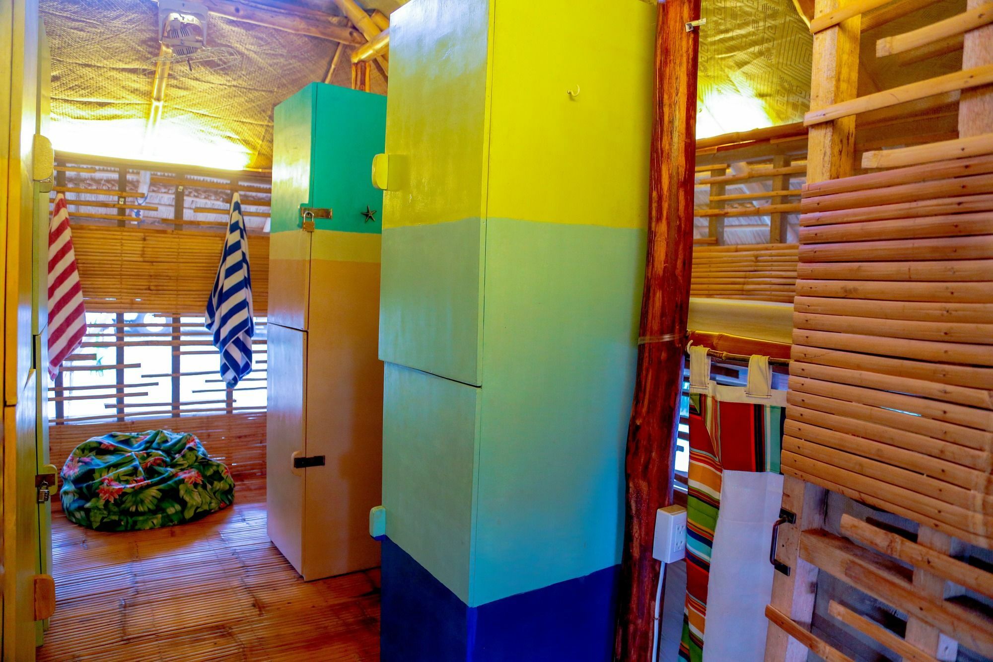 Flotsam And Jetsam Artist Beach Hostel Σαν Χουάν Εξωτερικό φωτογραφία